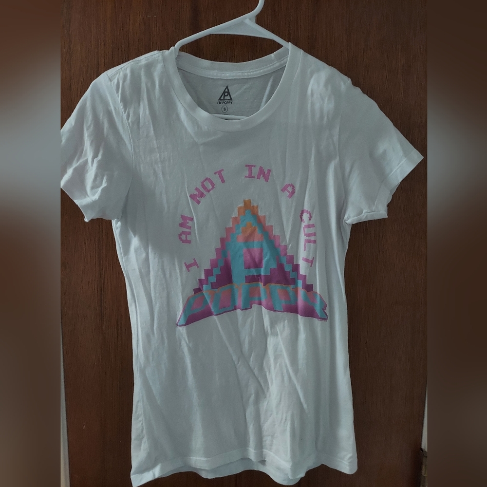 "I AM NOT IN A CULT" white t-shirt. Size S.
